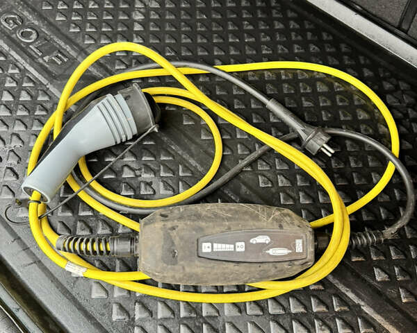 Черный Фольксваген e-Golf, объемом двигателя 0 л и пробегом 90 тыс. км за 9700 $, фото 25 на Automoto.ua