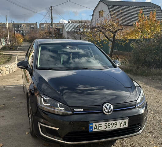 Черный Фольксваген e-Golf, объемом двигателя 0 л и пробегом 125 тыс. км за 9700 $, фото 2 на Automoto.ua