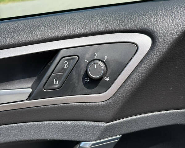 Черный Фольксваген e-Golf, объемом двигателя 0 л и пробегом 143 тыс. км за 11000 $, фото 25 на Automoto.ua