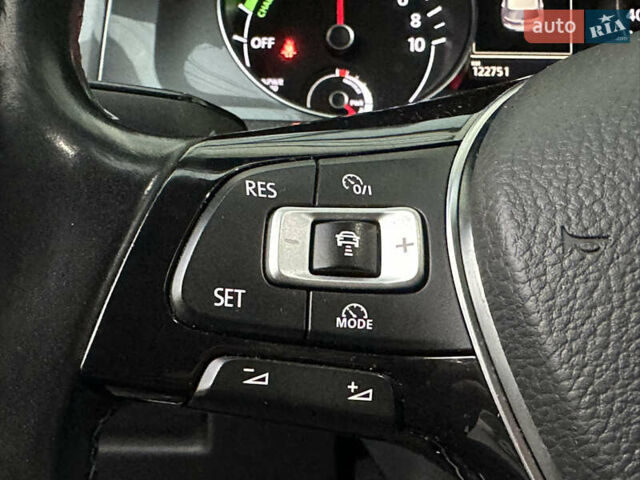 Чорний Фольксваген e-Golf, об'ємом двигуна 0 л та пробігом 122 тис. км за 9400 $, фото 28 на Automoto.ua