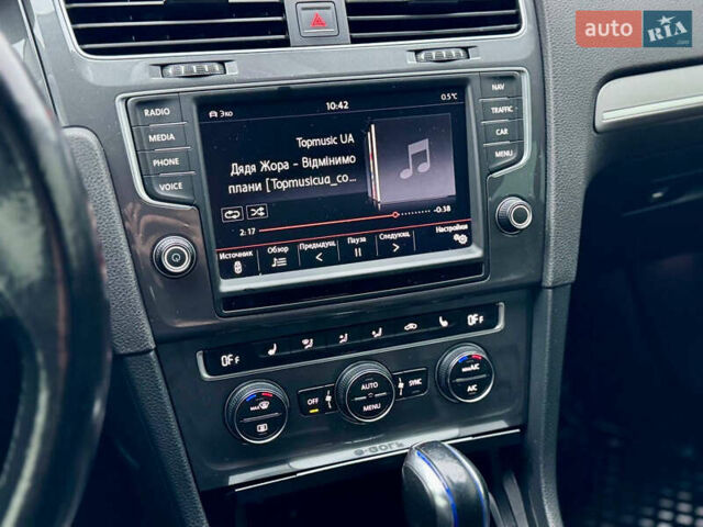 Черный Фольксваген e-Golf, объемом двигателя 0 л и пробегом 130 тыс. км за 8300 $, фото 11 на Automoto.ua