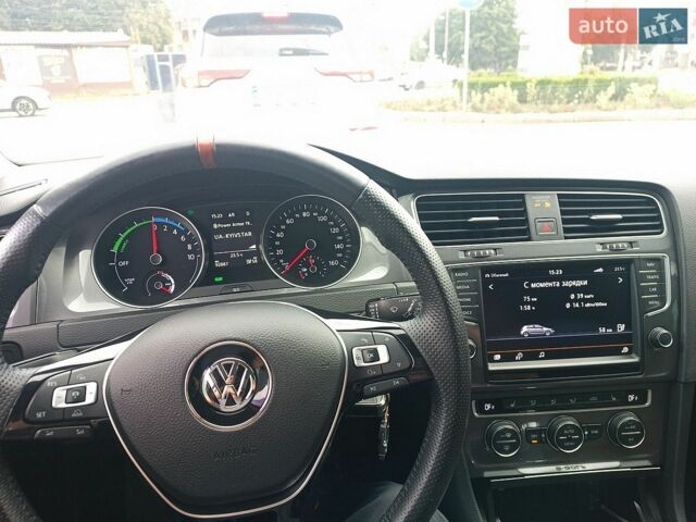 Черный Фольксваген e-Golf, объемом двигателя 0 л и пробегом 93 тыс. км за 13000 $, фото 11 на Automoto.ua