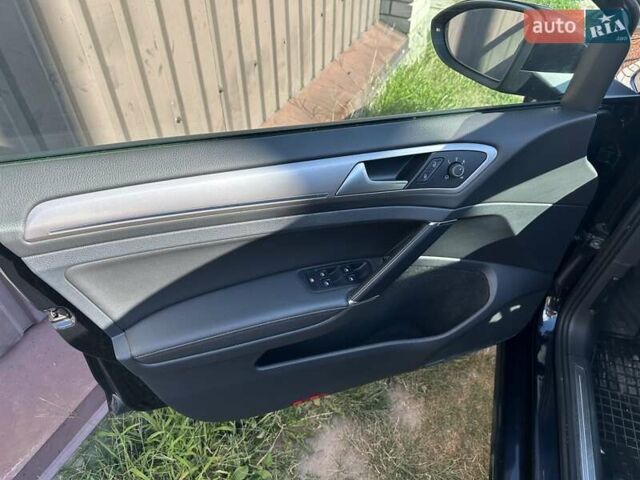 Черный Фольксваген e-Golf, объемом двигателя 0 л и пробегом 85 тыс. км за 11200 $, фото 3 на Automoto.ua