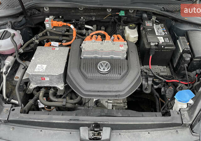 Черный Фольксваген e-Golf, объемом двигателя 0 л и пробегом 128 тыс. км за 8900 $, фото 29 на Automoto.ua