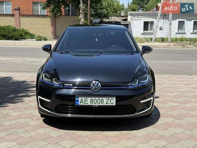Черный Фольксваген e-Golf, объемом двигателя 0 л и пробегом 98 тыс. км за 11999 $, фото 1 на Automoto.ua