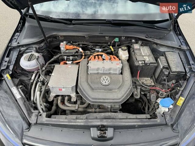 Чорний Фольксваген e-Golf, об'ємом двигуна 0 л та пробігом 106 тис. км за 8500 $, фото 60 на Automoto.ua