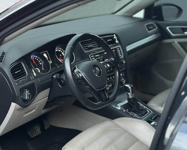 Черный Фольксваген e-Golf, объемом двигателя 0 л и пробегом 133 тыс. км за 9799 $, фото 9 на Automoto.ua