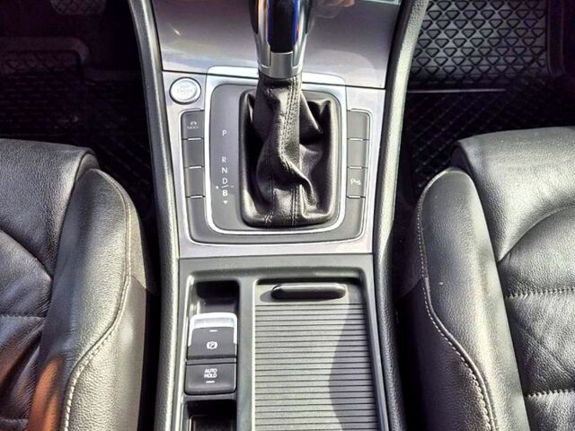 Черный Фольксваген e-Golf, объемом двигателя 85 л и пробегом 124 тыс. км за 10800 $, фото 6 на Automoto.ua