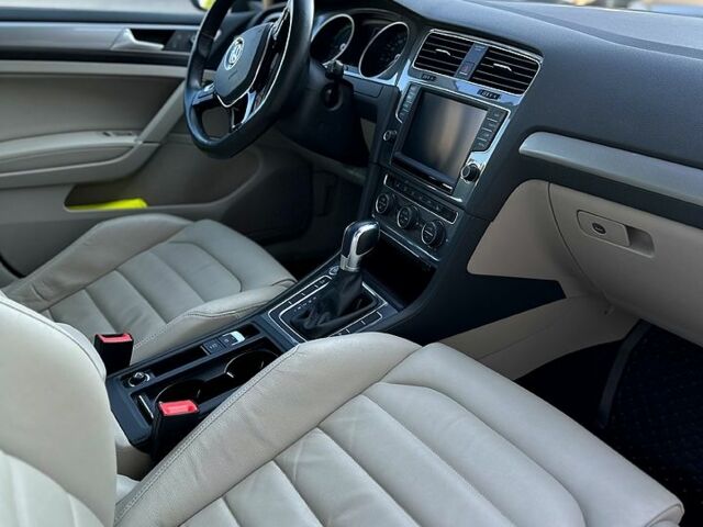 Черный Фольксваген e-Golf, объемом двигателя 0 л и пробегом 90 тыс. км за 10900 $, фото 2 на Automoto.ua