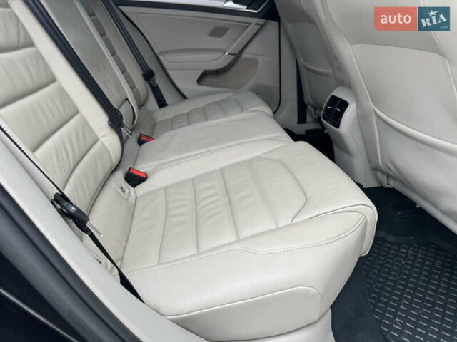 Черный Фольксваген e-Golf, объемом двигателя 0 л и пробегом 136 тыс. км за 9299 $, фото 61 на Automoto.ua