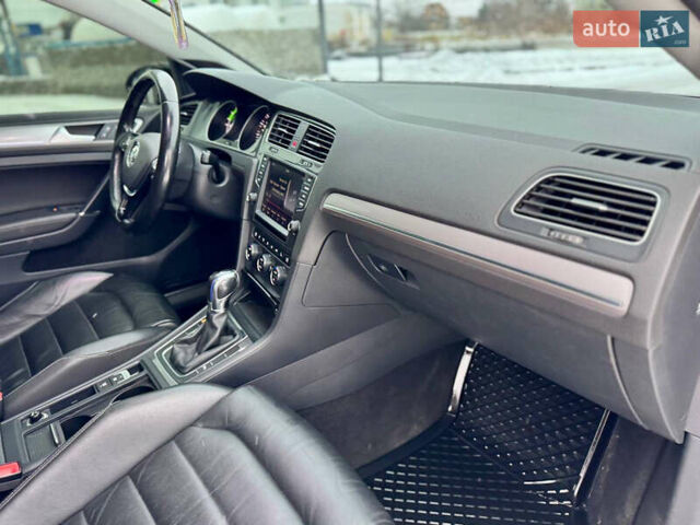 Черный Фольксваген e-Golf, объемом двигателя 0 л и пробегом 130 тыс. км за 8300 $, фото 65 на Automoto.ua