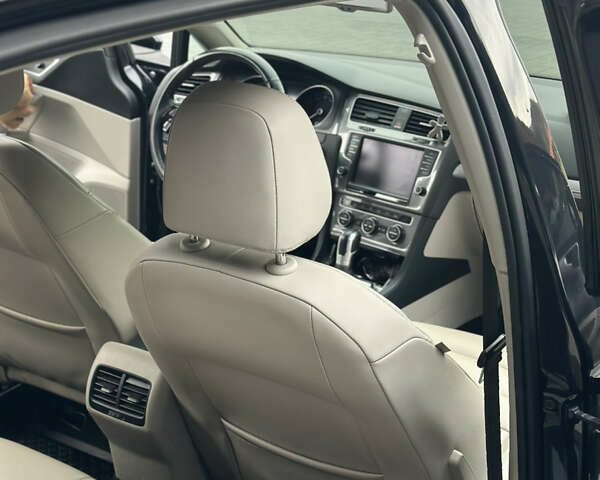 Черный Фольксваген e-Golf, объемом двигателя 0 л и пробегом 133 тыс. км за 9799 $, фото 12 на Automoto.ua