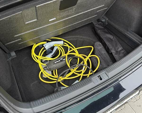 Чорний Фольксваген e-Golf, об'ємом двигуна 0 л та пробігом 130 тис. км за 9200 $, фото 31 на Automoto.ua