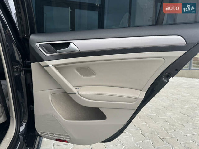 Черный Фольксваген e-Golf, объемом двигателя 0 л и пробегом 136 тыс. км за 9299 $, фото 59 на Automoto.ua