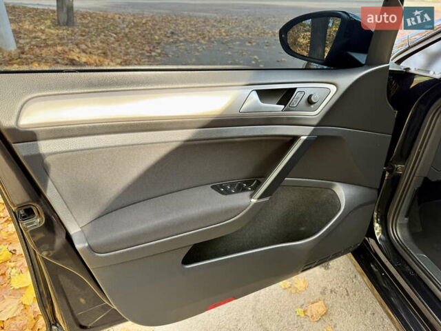 Фольксваген e-Golf 2015 в Кропивницком (Кировограде) на Automoto.ua Черный Фольксваген e-Golf, объемом двигателя 0 л и пробегом 180 тыс. км за 8400 $, фото 32 на Automoto.ua