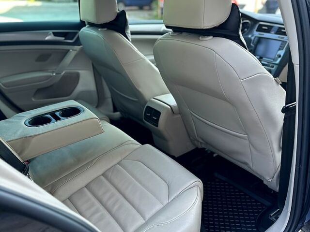 Черный Фольксваген e-Golf, объемом двигателя 0 л и пробегом 90 тыс. км за 10900 $, фото 3 на Automoto.ua