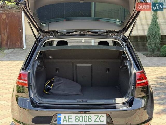 Чорний Фольксваген e-Golf, об'ємом двигуна 0 л та пробігом 98 тис. км за 12499 $, фото 19 на Automoto.ua