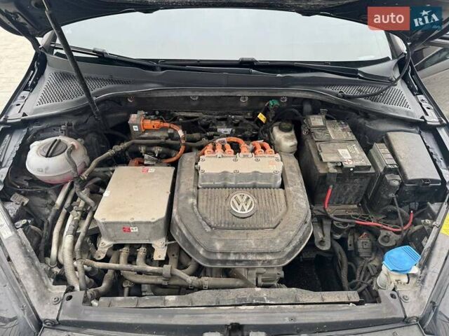 Чорний Фольксваген e-Golf, об'ємом двигуна 0 л та пробігом 136 тис. км за 9999 $, фото 76 на Automoto.ua