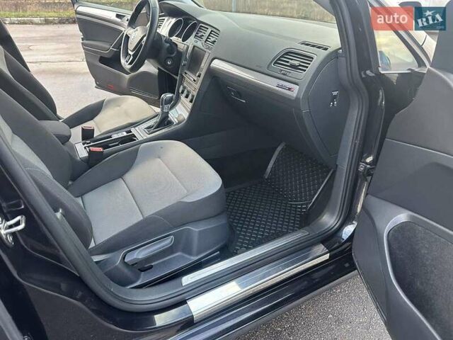 Черный Фольксваген e-Golf, объемом двигателя 0 л и пробегом 145 тыс. км за 8499 $, фото 6 на Automoto.ua