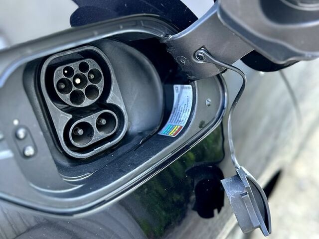 Черный Фольксваген e-Golf, объемом двигателя 0 л и пробегом 90 тыс. км за 10900 $, фото 7 на Automoto.ua