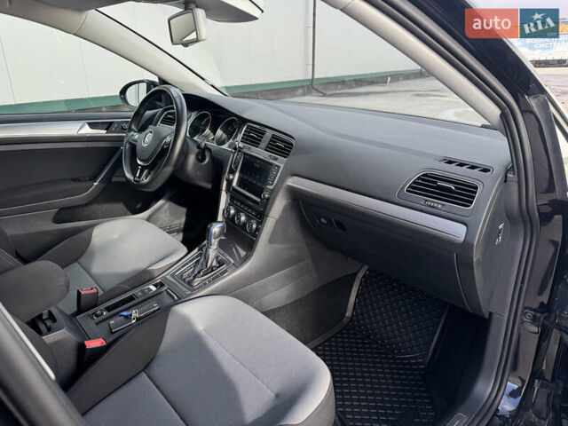 Черный Фольксваген e-Golf, объемом двигателя 0 л и пробегом 89 тыс. км за 8500 $, фото 12 на Automoto.ua