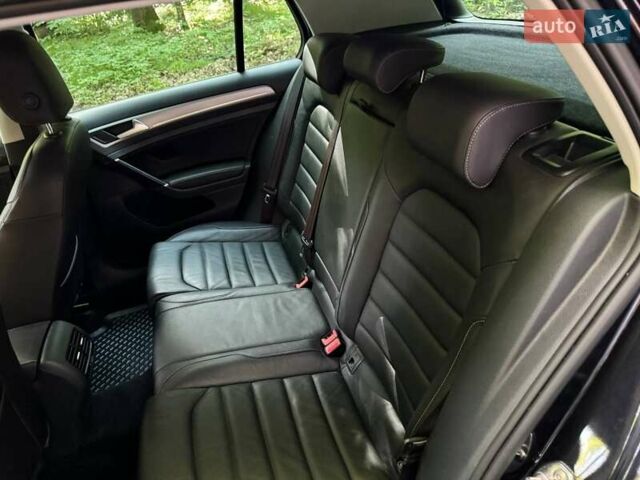 Черный Фольксваген e-Golf, объемом двигателя 0 л и пробегом 99 тыс. км за 11299 $, фото 50 на Automoto.ua