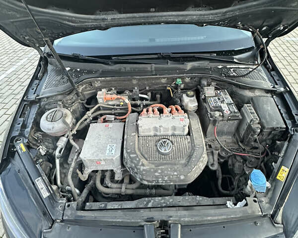 Черный Фольксваген e-Golf, объемом двигателя 0 л и пробегом 112 тыс. км за 8800 $, фото 22 на Automoto.ua