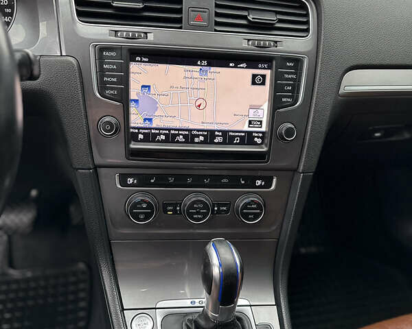 Черный Фольксваген e-Golf, объемом двигателя 0 л и пробегом 125 тыс. км за 8900 $, фото 16 на Automoto.ua