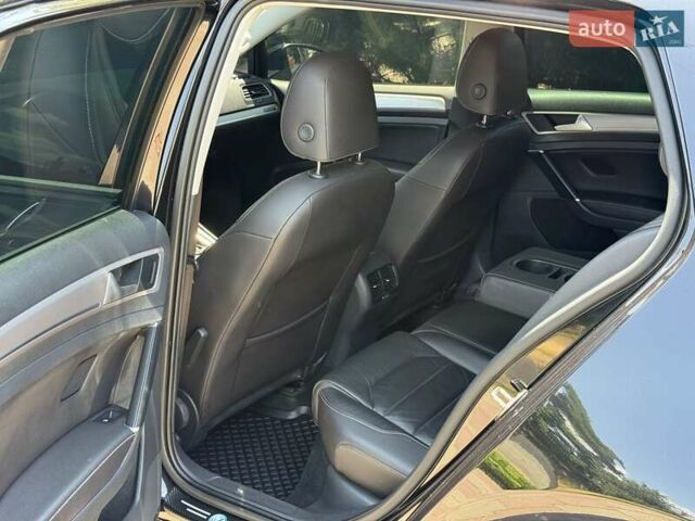Чорний Фольксваген e-Golf, об'ємом двигуна 0 л та пробігом 98 тис. км за 12499 $, фото 9 на Automoto.ua