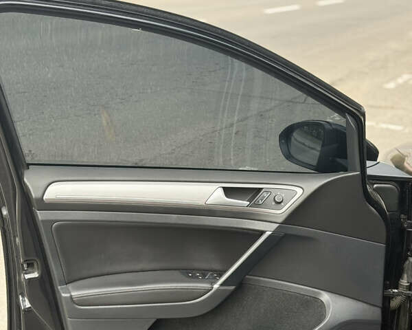 Черный Фольксваген e-Golf, объемом двигателя 0 л и пробегом 111 тыс. км за 10200 $, фото 13 на Automoto.ua