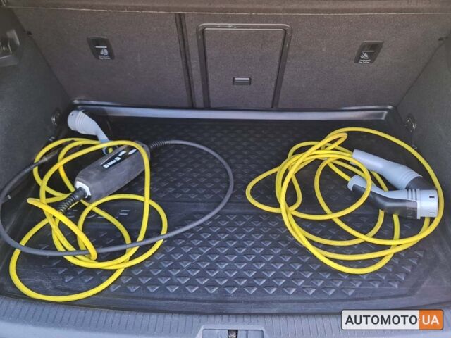 Чорний Фольксваген e-Golf, об'ємом двигуна 24 л та пробігом 113 тис. км за 9999 $, фото 17 на Automoto.ua