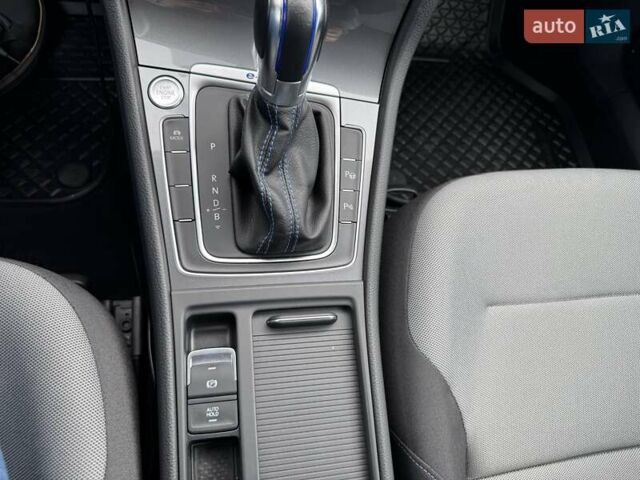 Чорний Фольксваген e-Golf, об'ємом двигуна 0 л та пробігом 106 тис. км за 8500 $, фото 28 на Automoto.ua