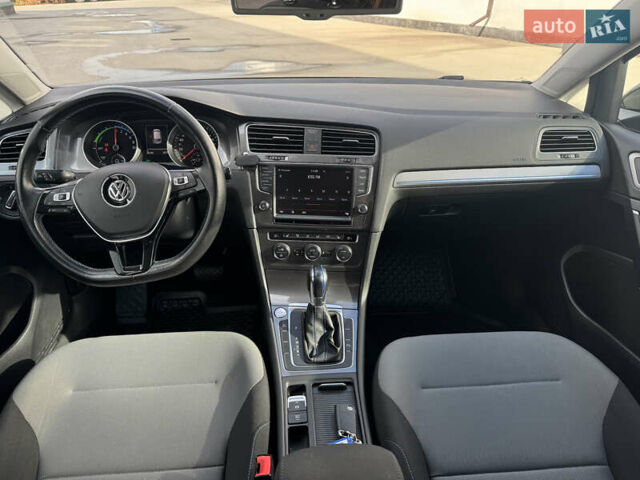 Черный Фольксваген e-Golf, объемом двигателя 0 л и пробегом 89 тыс. км за 8500 $, фото 11 на Automoto.ua
