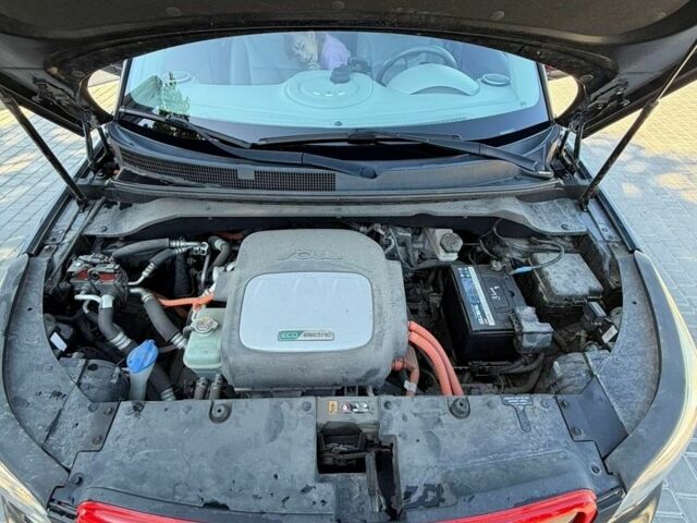 Черный Фольксваген e-Golf, объемом двигателя 0 л и пробегом 137 тыс. км за 8250 $, фото 7 на Automoto.ua