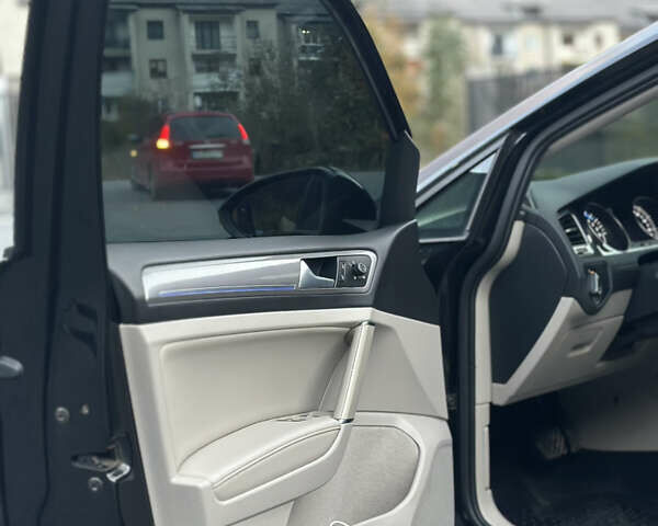 Черный Фольксваген e-Golf, объемом двигателя 0 л и пробегом 133 тыс. км за 9799 $, фото 8 на Automoto.ua