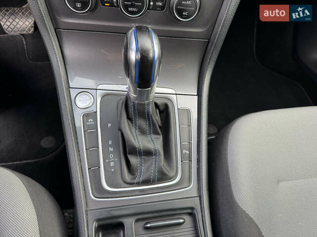 Чорний Фольксваген e-Golf, об'ємом двигуна 0 л та пробігом 129 тис. км за 8999 $, фото 66 на Automoto.ua