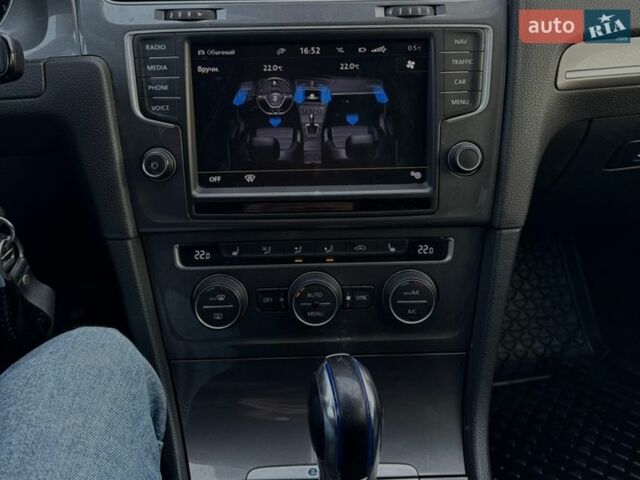 Черный Фольксваген e-Golf, объемом двигателя 0 л и пробегом 128 тыс. км за 8700 $, фото 5 на Automoto.ua