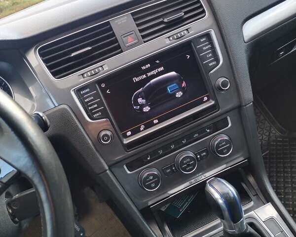 Черный Фольксваген e-Golf, объемом двигателя 0 л и пробегом 123 тыс. км за 14500 $, фото 10 на Automoto.ua