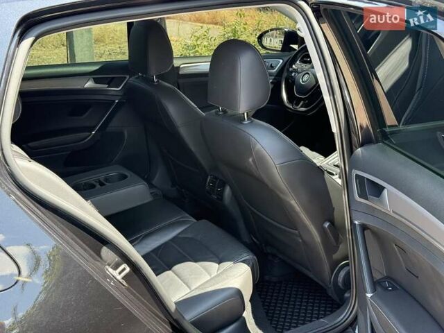 Чорний Фольксваген e-Golf, об'ємом двигуна 0 л та пробігом 98 тис. км за 12499 $, фото 11 на Automoto.ua