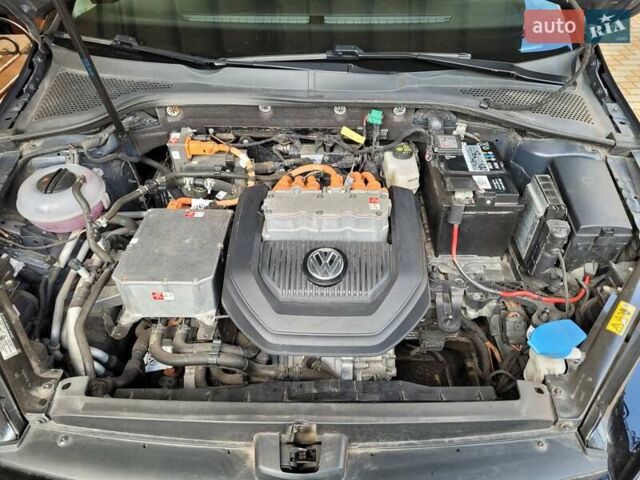 Чорний Фольксваген e-Golf, об'ємом двигуна 0 л та пробігом 115 тис. км за 9500 $, фото 16 на Automoto.ua