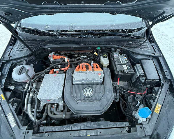 Черный Фольксваген e-Golf, объемом двигателя 0 л и пробегом 93 тыс. км за 8999 $, фото 28 на Automoto.ua