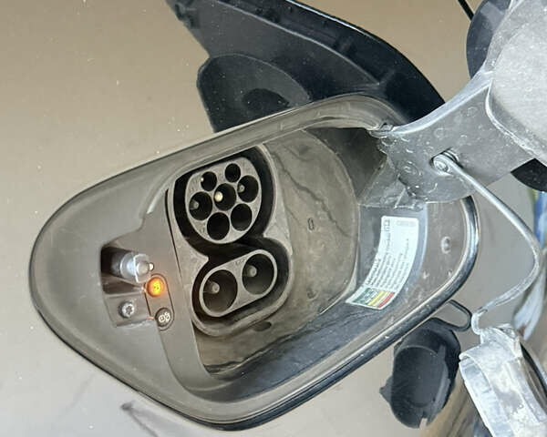 Чорний Фольксваген e-Golf, об'ємом двигуна 0 л та пробігом 140 тис. км за 10000 $, фото 11 на Automoto.ua