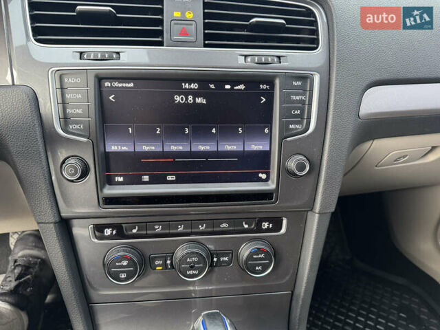 Черный Фольксваген e-Golf, объемом двигателя 0 л и пробегом 136 тыс. км за 9299 $, фото 66 на Automoto.ua