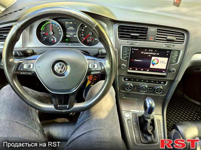 Черный Фольксваген e-Golf, объемом двигателя 85 л и пробегом 124 тыс. км за 10800 $, фото 4 на Automoto.ua