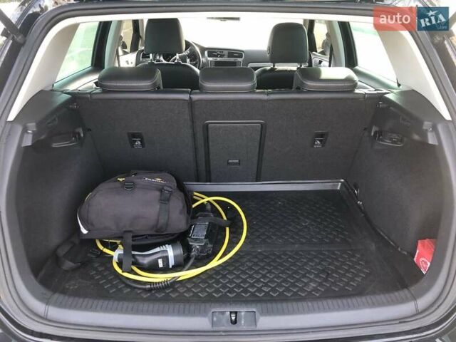 Черный Фольксваген e-Golf, объемом двигателя 0 л и пробегом 108 тыс. км за 10100 $, фото 28 на Automoto.ua