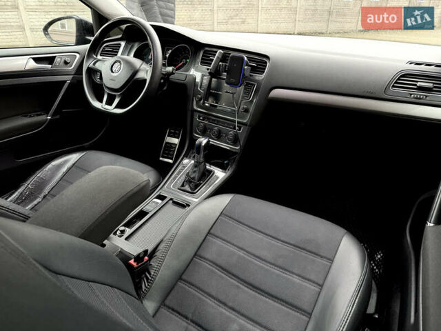 Черный Фольксваген e-Golf, объемом двигателя 0 л и пробегом 95 тыс. км за 8500 $, фото 12 на Automoto.ua