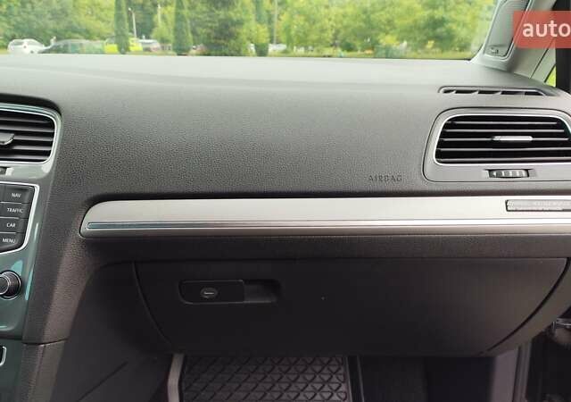 Черный Фольксваген e-Golf, объемом двигателя 0 л и пробегом 131 тыс. км за 9199 $, фото 38 на Automoto.ua