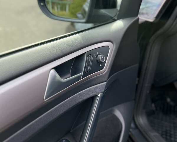Черный Фольксваген e-Golf, объемом двигателя 0 л и пробегом 85 тыс. км за 9400 $, фото 20 на Automoto.ua
