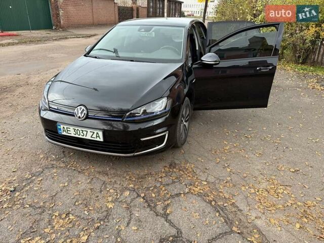 Черный Фольксваген e-Golf, объемом двигателя 0 л и пробегом 95 тыс. км за 10000 $, фото 6 на Automoto.ua