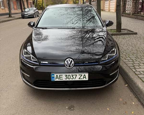 Черный Фольксваген e-Golf, объемом двигателя 0 л и пробегом 95 тыс. км за 10000 $, фото 1 на Automoto.ua